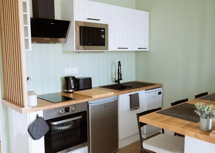 Superbe Studio Renove Proche Metro Avec Garage